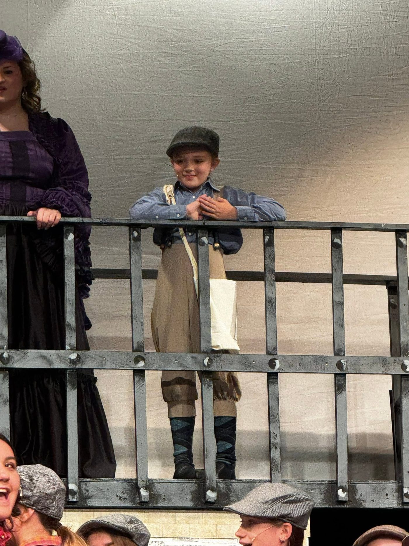 Brooklyn Brijbag as Les in Newsies Jr.