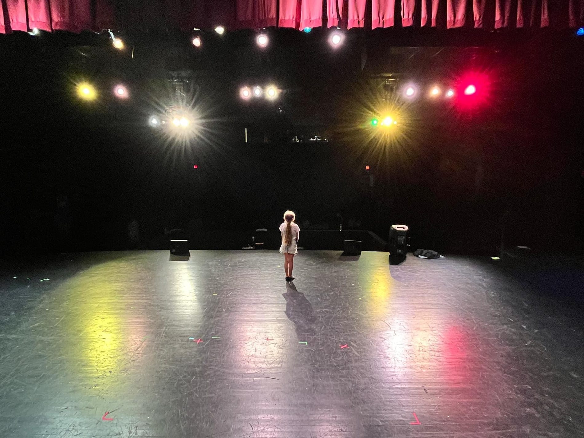 Brooklyn Brijbag in the spotlight on stage