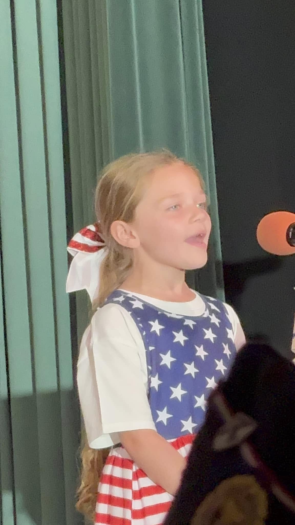 Brooklyn Brijbag singing
